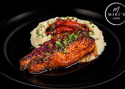 Lunch and dinner service